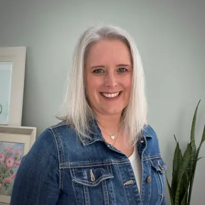 Headshot of Stephanie Paravan